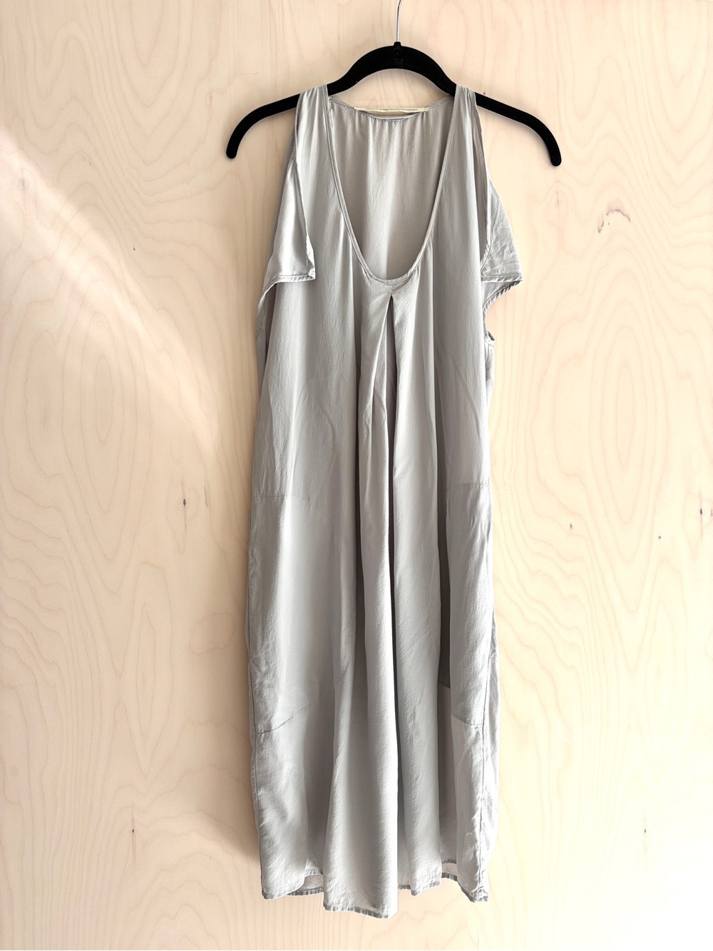 Twelfth Street by Cynthia Vincent Silk Soft Gray Midi Tie-Waist Dress